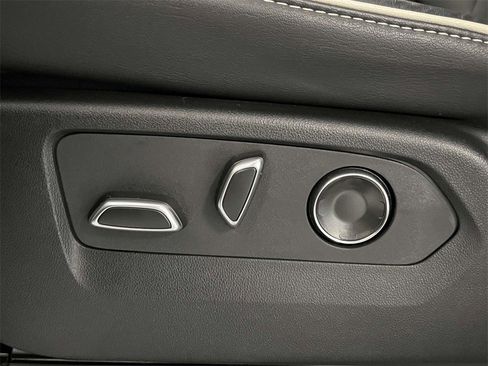 Certified 2025 Cadillac Escalade Premium Luxury image 16