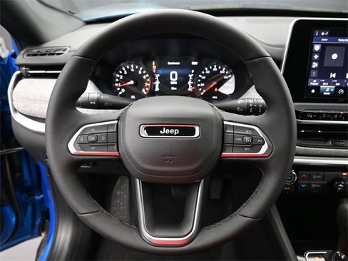 New 2025 Jeep Compass Latitude image 25