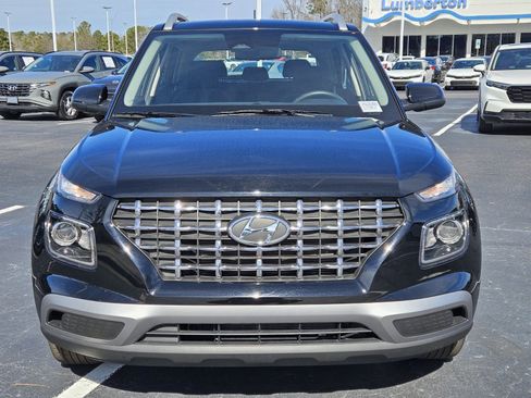 Used 2025 Hyundai Venue SEL image 2