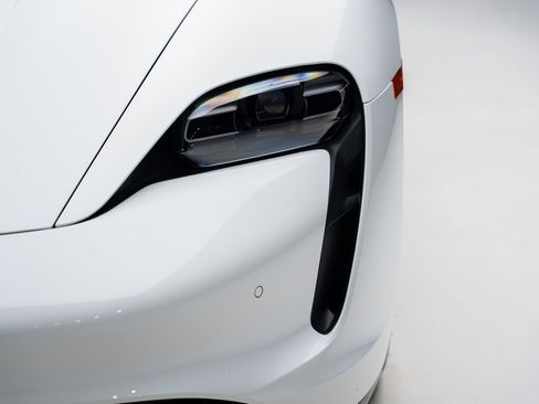 Used 2023 Porsche Taycan w/ Premium Package image 9