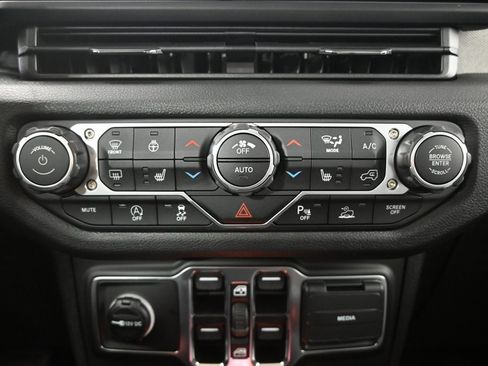 New 2025 Jeep Gladiator Willys image 29