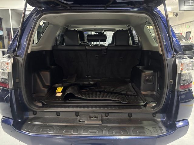 Used 2021 Toyota 4Runner Venture w/ Moonroof Package AWD/4WD image 33