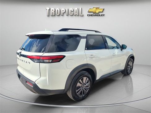 Used 2022 Nissan Pathfinder SV image 5