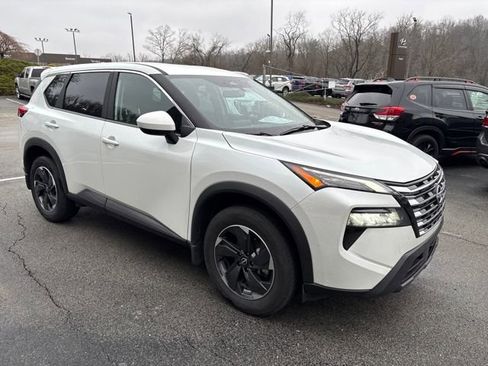 Certified 2025 Nissan Rogue SV image 7