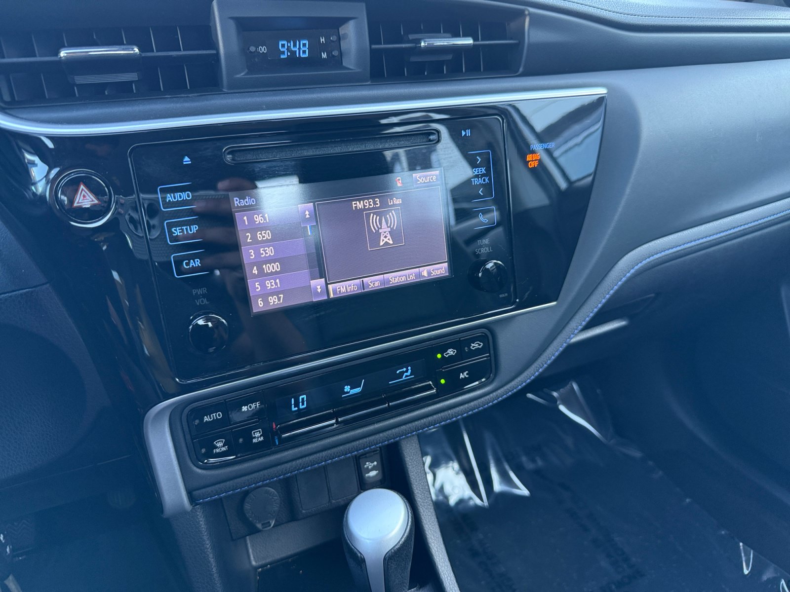 Used 2018 Toyota Corolla SE w/ Carpet Mat Package (TMS) FWD image 12