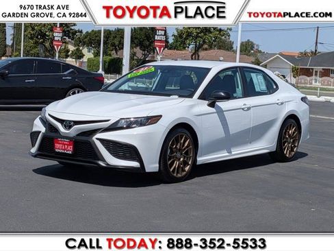 Used 2023 Toyota Camry SE w/ Convenience Package image 1