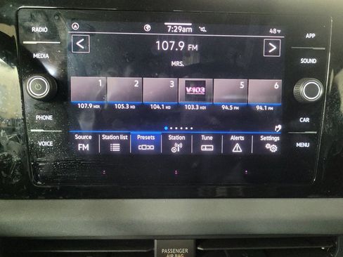 Used 2025 Volkswagen Jetta SE FWD image 25