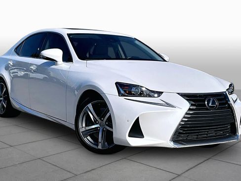 Used 2018 Lexus IS 300 w/ Comfort Package RWD image 3