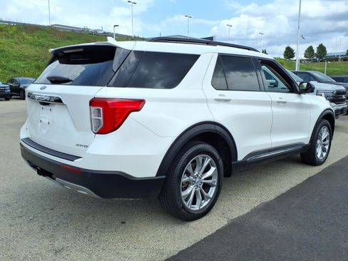 Used 2023 Ford Explorer XLT AWD/4WD image 6