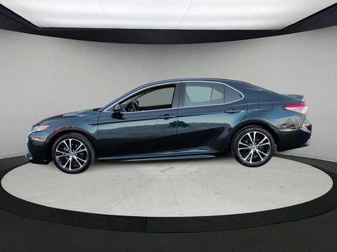 Used 2018 Toyota Camry L image 5