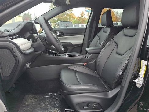 New 2026 Jeep Compass Limited image 10