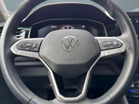 Used 2025 Volkswagen Jetta SE FWD image 16