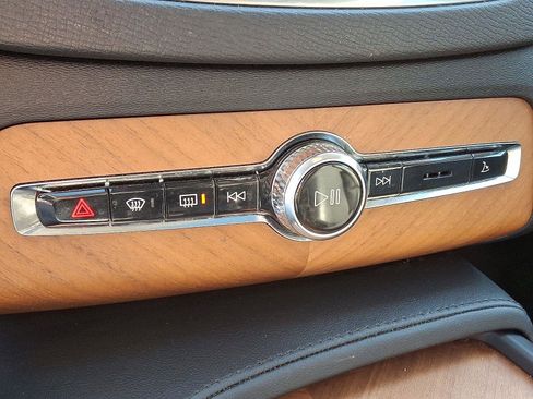 Certified 2023 Volvo XC90 B6 Plus w/ Protection Package image 16