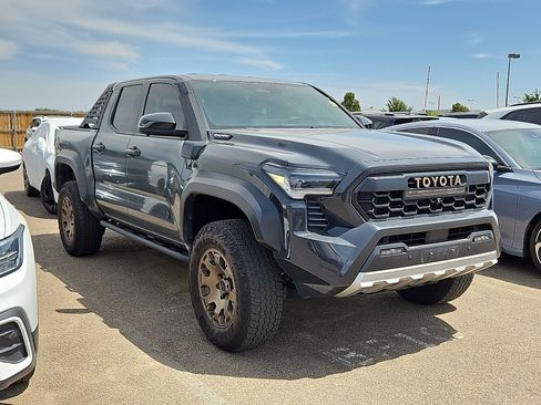 Used 2024 Toyota Tacoma 4x4 Double Cab Hybrid image 2