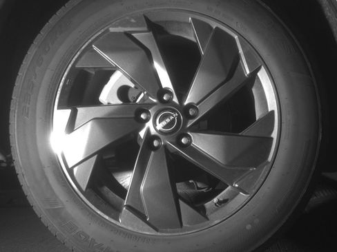 Used 2025 Nissan Rogue SV FWD image 15