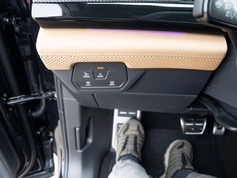 New 2026 Volkswagen Atlas Cross Sport SEL R-Line image 25