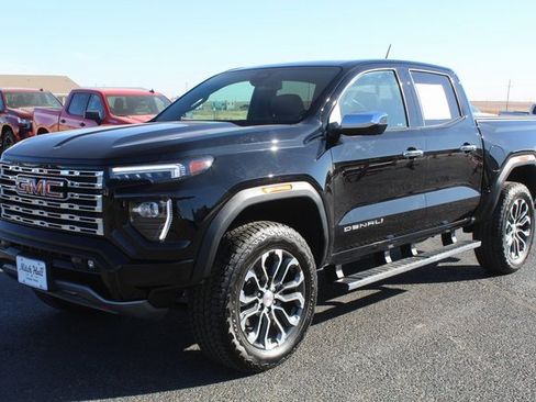 Used 2024 GMC Canyon Denali image 10