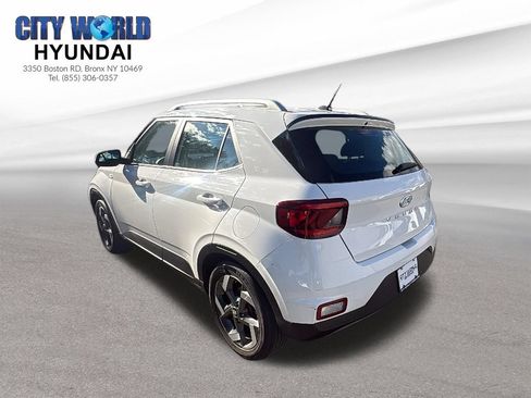 Used 2023 Hyundai Venue SEL FWD image 3