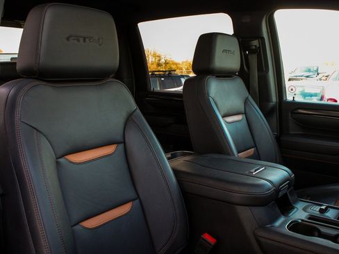 Used 2024 GMC Sierra 2500 AT4 w/ Technology Package image 39