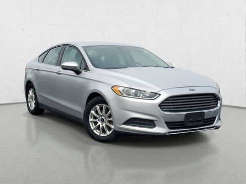 Used 2016 Ford Fusion S FWD image 2
