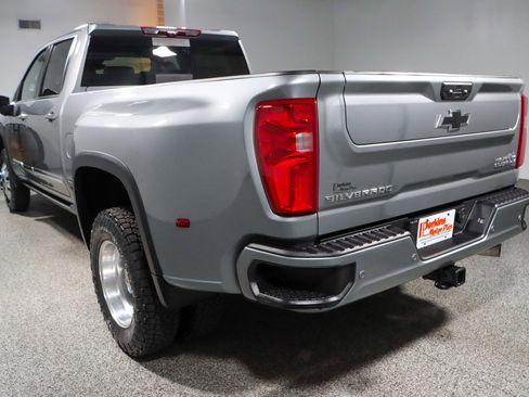 Used 2024 Chevrolet Silverado 3500 High Country w/ High Country Premium Package AWD/4WD image 9