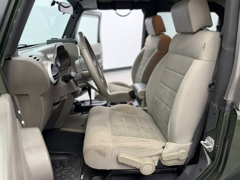Used 2009 Jeep Wrangler Sahara AWD/4WD image 33