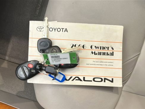 Used 2006 Toyota Avalon XLS image 26