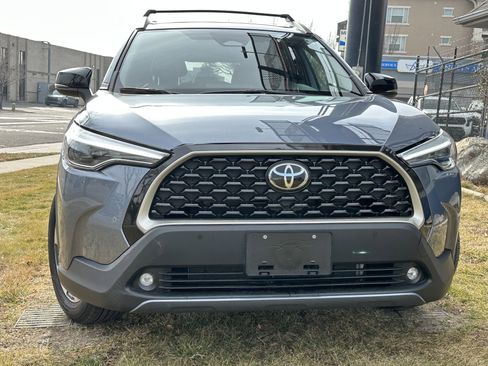 Used 2025 Toyota Corolla Cross XLE w/ Convenience Package image 4