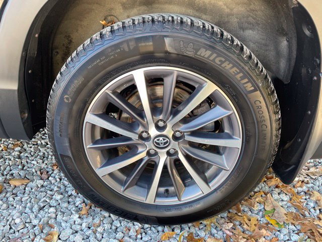 Used 2019 Toyota Highlander XLE AWD/4WD image 19