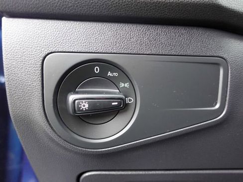 Used 2018 Volkswagen Tiguan S image 16