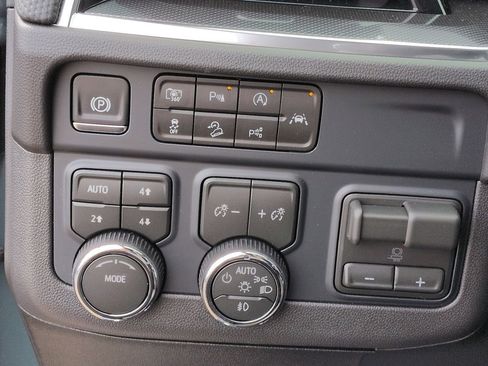 New 2026 Chevrolet Suburban RST w/ Comfort Package AWD/4WD image 18