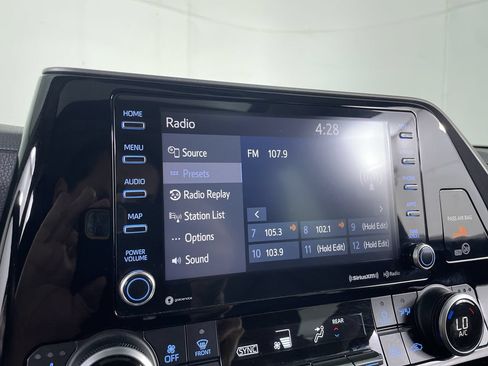 Used 2020 Toyota Highlander XLE AWD/4WD image 15
