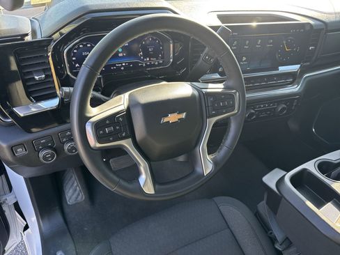 Used 2025 Chevrolet Silverado 1500 LT image 18