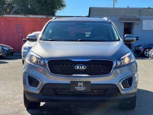 Used 2016 Kia Sorento LX 4dr SUV image 2