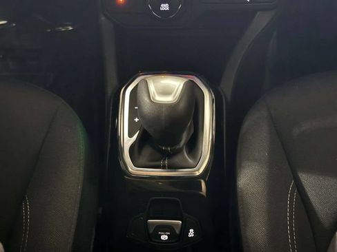 Used 2021 Jeep Renegade Latitude AWD/4WD image 18