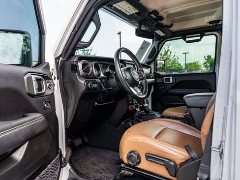 Used 2022 Jeep Gladiator Rubicon w/ LED Lighting Group AWD/4WD image 18