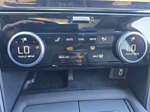 New 2026 Land Rover Discovery Limited Edition image 26