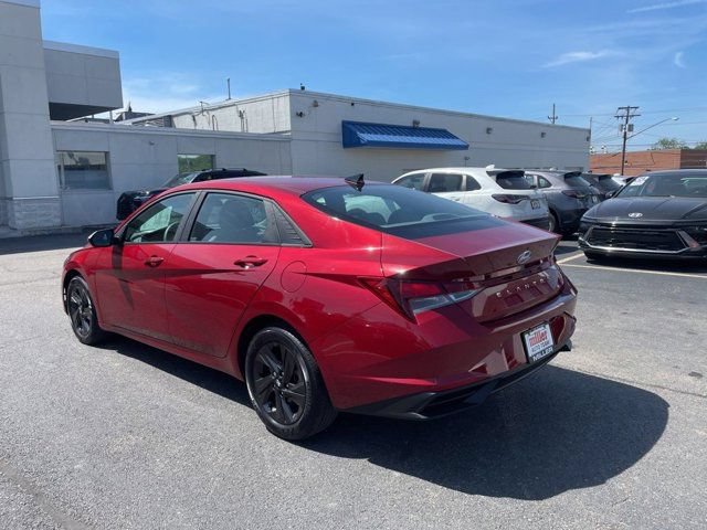 Used 2023 Hyundai Elantra SEL FWD image 5
