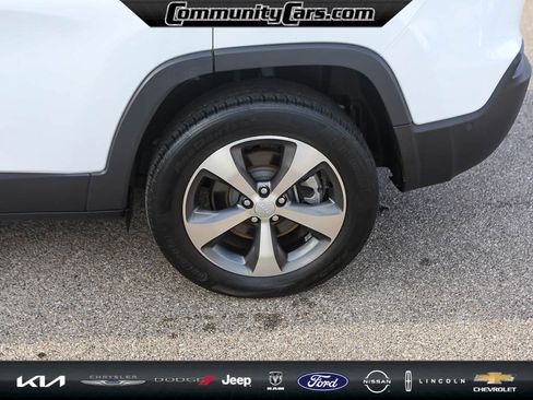 Used 2021 Jeep Cherokee Limited w/ Elite Package image 10