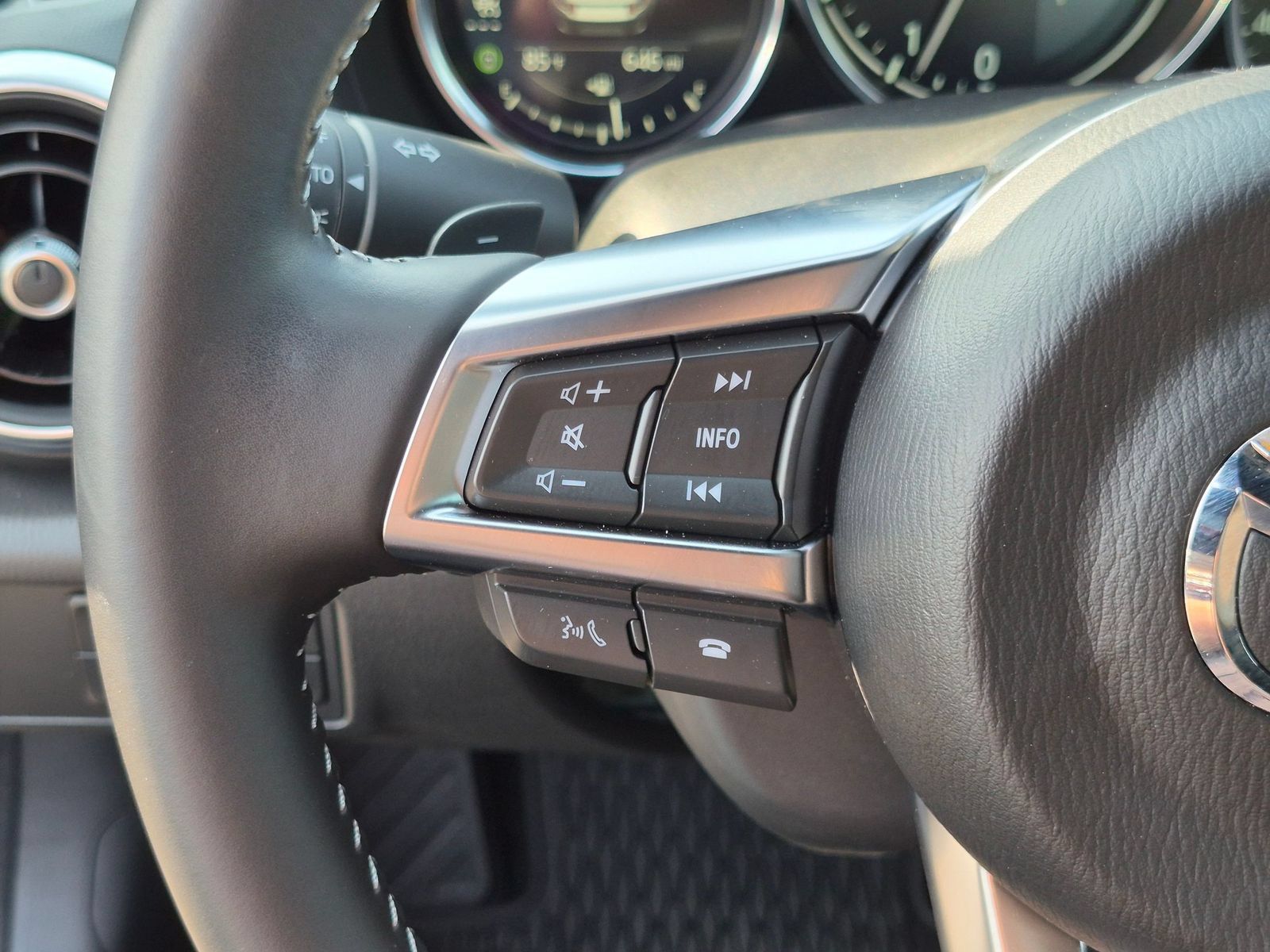 Used 2025 MAZDA MX-5 Miata Grand Touring w/ Weather Package RWD image 18