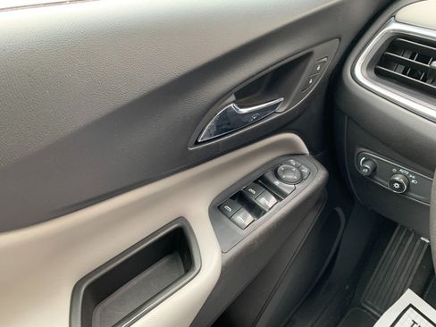 Used 2019 Chevrolet Equinox LS w/ LS Convenience Package AWD/4WD image 13