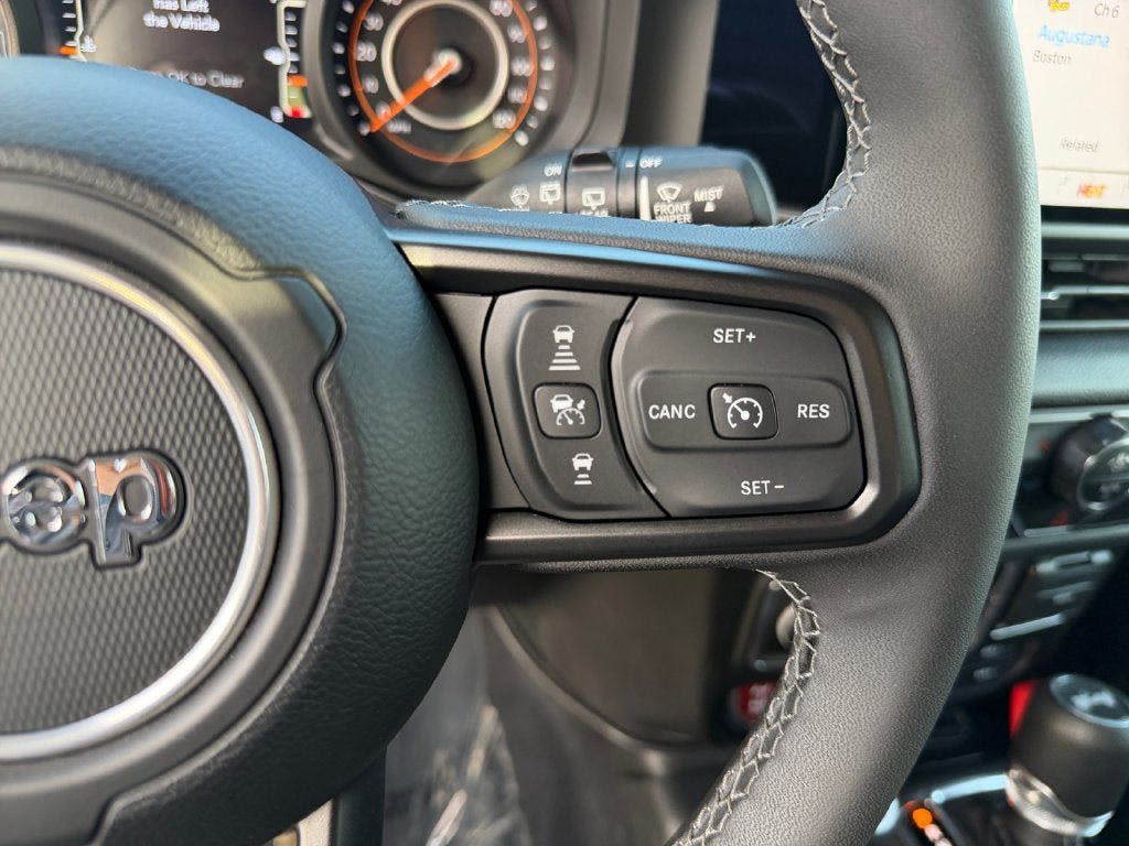 Used 2025 Jeep Wrangler Unlimited Sport AWD/4WD image 24