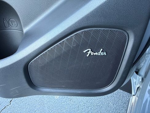 Used 2025 Nissan Frontier PRO-4X w/ Pro Premium Package image 11