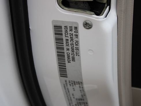 Used 2024 Chrysler Pacifica Limited image 30