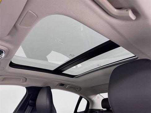 Used 2022 Volvo S60 T8 R-Design Expression w/ Premium Package image 22