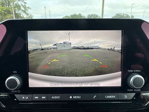 Used 2023 Nissan Pathfinder SV image 27