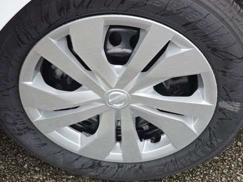 Used 2025 Nissan Versa S w/ Trunk Package image 3