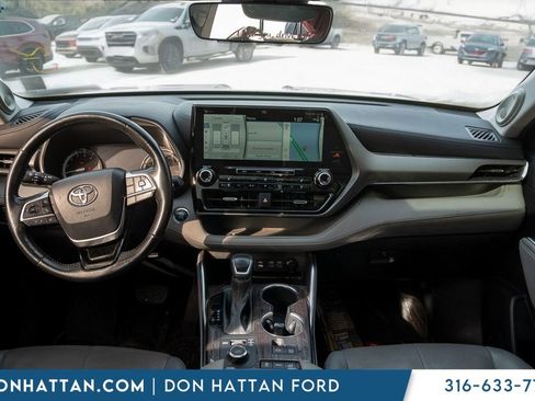 Used 2022 Toyota Highlander Limited image 4