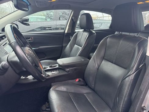 Used 2016 Toyota Avalon XLE Premium image 3