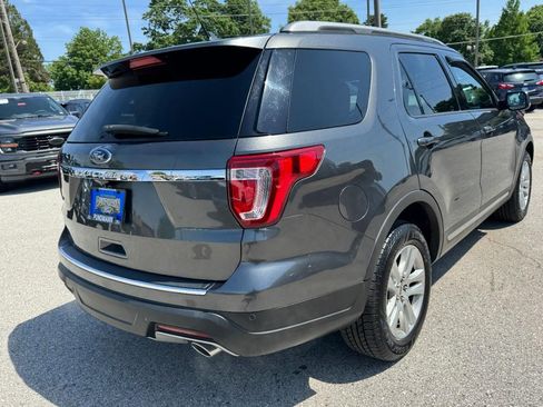 Used 2018 Ford Explorer XLT w/ Equipment Group 202A FWD image 3